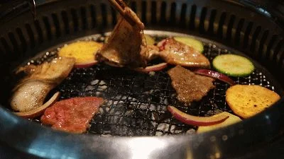 专业烧烤店装修设计_【读本福利】1500元烤肉免费吃！丽江烤肉届再起风云，怎么吃都吃不够！